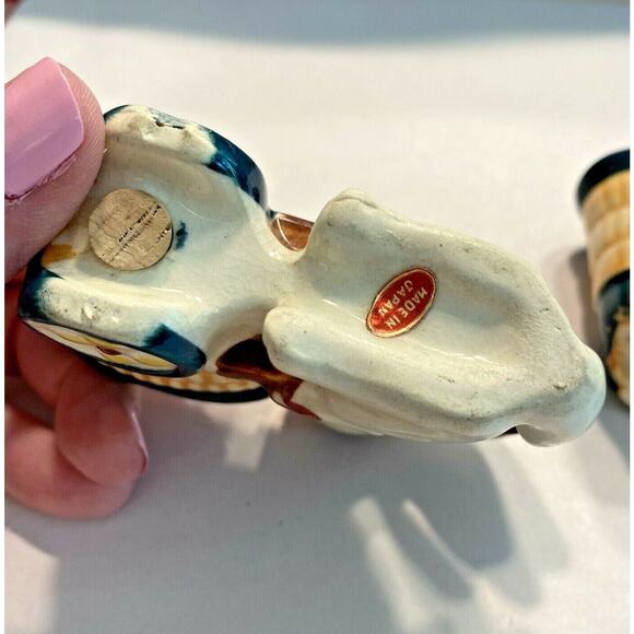 Salt & Pepper Shakers Set Bunny Rabbits Pushing Baskets Vintage Anthropomorphic - Picture 9 of 9